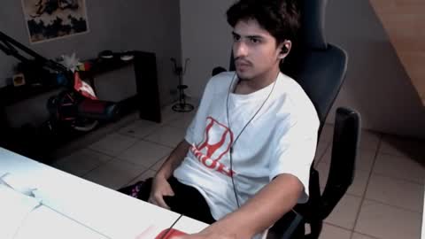 Snapshot of thieves_us chatting on December 15, 6:06 am thieves_us online show from December 15, 6:06 am