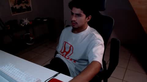 Snapshot of thieves_us chatting on December 16, 4:50 am thieves_us online show from December 16, 4:50 am