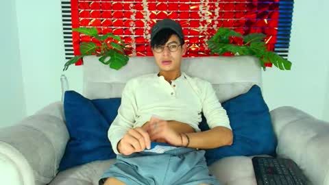 Snapshot of thiiagosaeenz chatting on February 12, 6:36 pm Thiago Saenzz online show from February 12, 6:36 pm