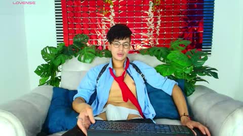 Snapshot of thiiagosaeenz chatting on February 28, 3:13 pm Thiago Saenzz online show from February 28, 3:13 pm