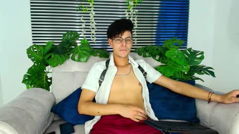 Snapshot of thiiagosaeenz chatting on March 3, 6:14 pm Thiago Saenzz online show from March 3, 6:14 pm