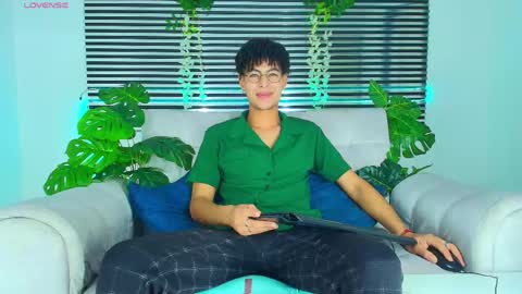 Thiago Saenzz online show from April 13, 3:39 pm