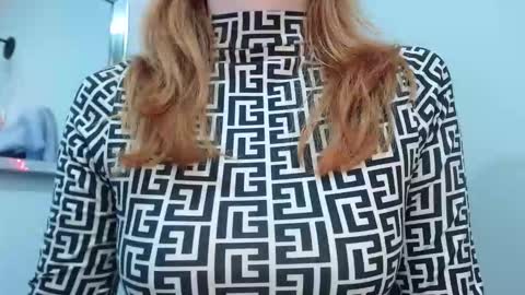 Snapshot of thin33 chatting on January 17, 3:22 am sara online show from January 17, 3:22 am