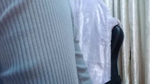 Snapshot of thin33 chatting on February 9, 2:15 am sara online show from February 9, 2:15 am