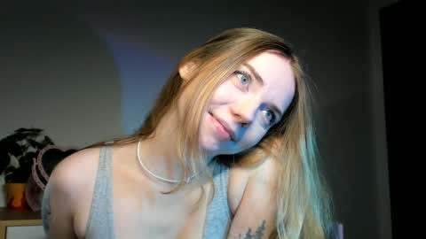 Snapshot of thisisamelia chatting on December 20, 7:07 pm Amelia shows on mondays fridays and sundays if anything changes im giving updates on my fansly online show from December 20, 7:07 pm