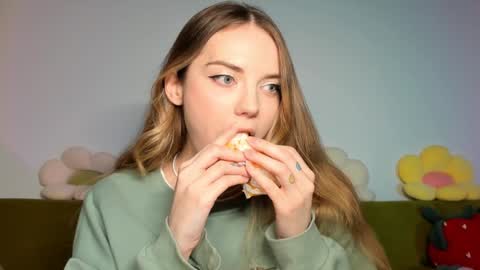 Snapshot of thisisamelia chatting on December 27, 6:20 pm Amelia shows on mondays fridays and sundays if anything changes im giving updates on my fansly online show from December 27, 6:20 pm