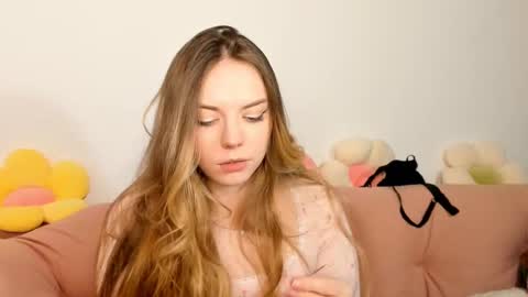 Snapshot of thisisamelia chatting on March 7, 9:27 pm Amelia shows on mondays fridays and sundays if anything changes im giving updates on my fansly online show from March 7, 9:27 pm