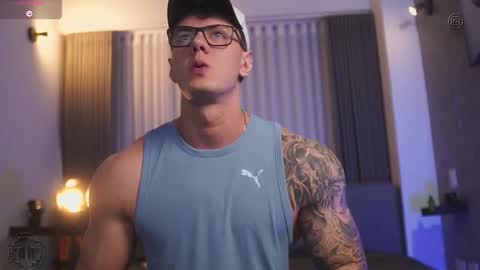 Snapshot of thomas_falcon1 chatting on October 25, 2:08 am Thomas Falcon online show from October 25, 2:08 am