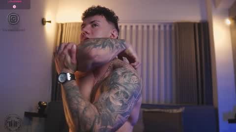 Snapshot of thomas_falcon1 chatting on November 2, 1:19 am Thomas Falcon online show from November 2, 1:19 am