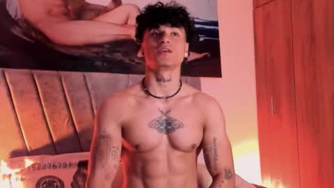 Snapshot of thomas_fit1 chatting on October 20, 11:27 pm Thomas 3 JUST STAY AND BE MY LAST LOVE online show from October 20, 11:27 pm