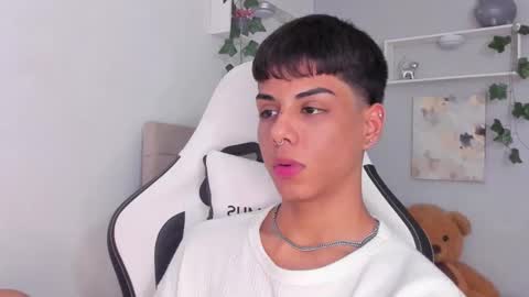 Thomas online show from November 14, 7:29 am