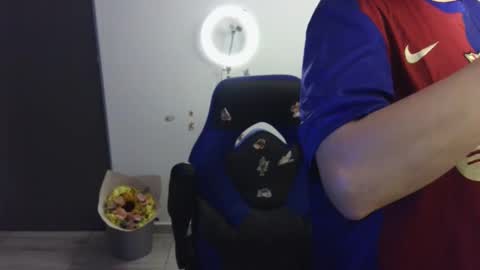 Snapshot of thomascooper_cams chatting on January 19, 1:21 am VALERIA online show from January 19, 1:21 am