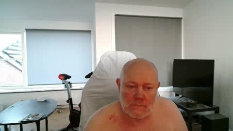 thomash32 online show from September 9, 4:45 am