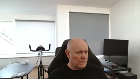 thomash32 online show from October 3, 8:55 am