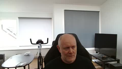 thomash32 online show from October 9, 9:40 am