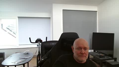 thomash32 online show from October 16, 7:31 am