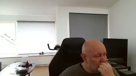 thomash32 online show from November 10, 10:14 am