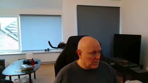 thomash32 online show from November 19, 1:55 pm