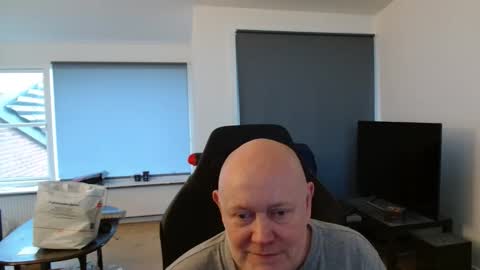 thomash32 online show from December 4, 1:09 pm