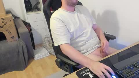 Snapshot of thommy2008 chatting on October 8, 2:14 pm thommy2008 online show from October 8, 2:14 pm