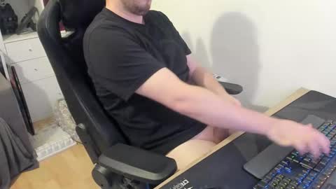 Snapshot of thommy2008 chatting on November 12, 12:16 pm thommy2008 online show from November 12, 12:16 pm