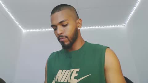 Snapshot of thonymaster chatting on February 14, 6:34 am thonyy online show from February 14, 6:34 am