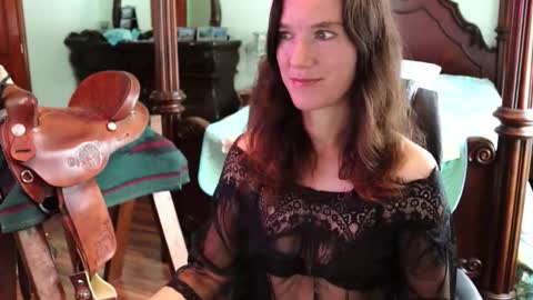 ThornburyRose online show from December 22, 7:22 pm