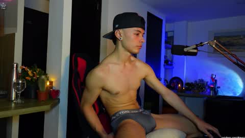   L e a n d e r   25OFF ON MY OF online show from March 26, 2:17 am