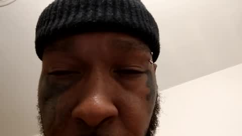 Snapshot of thuggpassion313 chatting on November 13, 8:24 am thuggpassion313 online show from November 13, 8:24 am