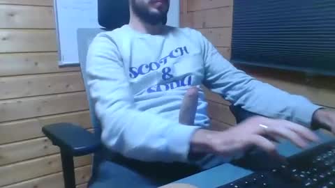 Snapshot of thx_4some_sharing chatting on January 3, 10:52 am toobigcockforonegirl online show from January 3, 10:52 am