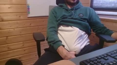 Snapshot of thx_4some_sharing chatting on February 6, 10:37 am toobigcockforonegirl online show from February 6, 10:37 am