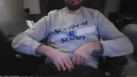 Snapshot of thx_4some_sharing chatting on December 18, 12:27 am toobigcockforonegirl online show from December 18, 12:27 am