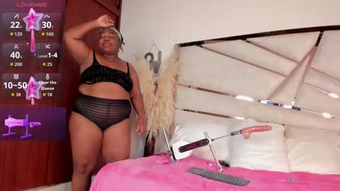 tiana_ebonyxx online show from January 16, 2:10 pm