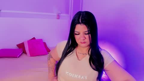 tiannagloww online show from February 13, 6:59 pm