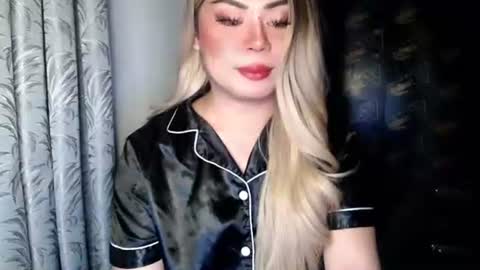 Snapshot of tiara_kishatsu chatting on November 28, 3:47 pm arianna tiara online show from November 28, 3:47 pm