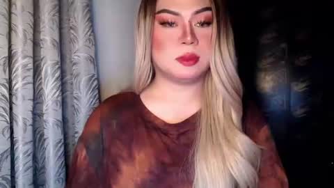 Snapshot of tiara_kishatsu chatting on December 2, 12:32 pm arianna tiara online show from December 2, 12:32 pm