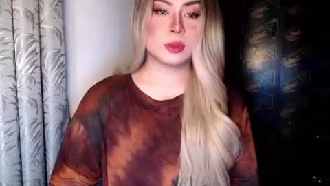 Snapshot of tiara_kishatsu chatting on December 5, 4:03 pm arianna tiara online show from December 5, 4:03 pm