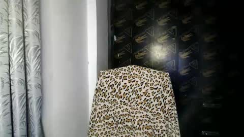 Snapshot of tiara_kishatsu chatting on December 14, 10:09 am arianna tiara online show from December 14, 10:09 am
