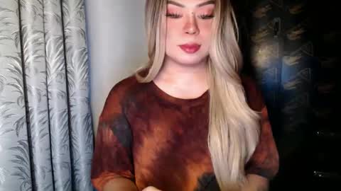 Snapshot of tiara_kishatsu chatting on December 18, 2:01 pm arianna tiara online show from December 18, 2:01 pm