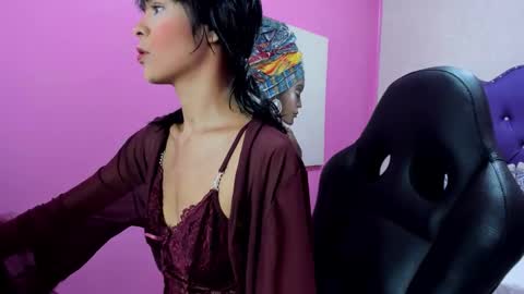 Snapshot of tiara_latina chatting on February 7, 12:03 am Tiara online show from February 7, 12:03 am