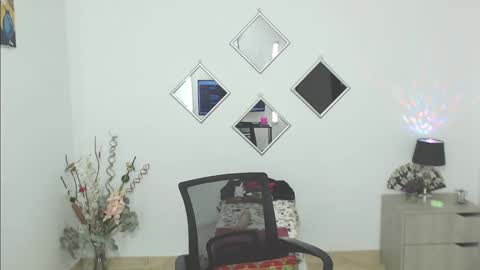 GOOD MOMMY online show from December 4, 4:21 am