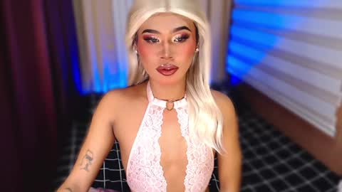 Snapshot of tiara_perezx chatting on October 26, 7:53 pm Sam online show from October 26, 7:53 pm