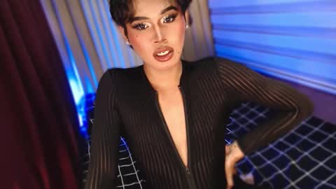 Snapshot of tiara_perezx chatting on November 8, 8:18 pm Sam online show from November 8, 8:18 pm