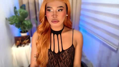 Snapshot of tiara_perezx chatting on December 2, 7:53 pm Sam online show from December 2, 7:53 pm