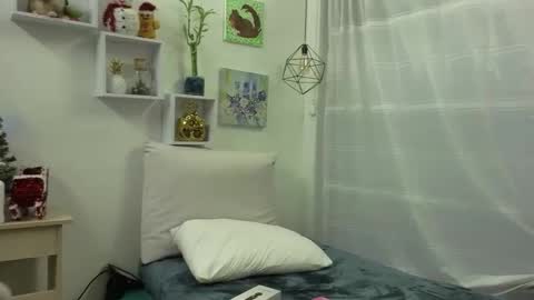 Snapshot of tiarha_ chatting on November 18, 3:34 am Tiarha online show from November 18, 3:34 am