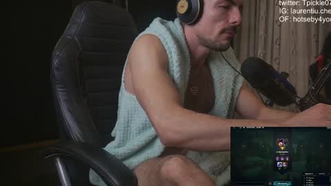 Snapshot of tickle_my_pickle07 chatting on December 2, 4:42 pm tickle_my_pickle07 online show from December 2, 4:42 pm