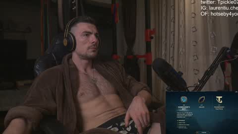 Snapshot of tickle_my_pickle07 chatting on December 11, 4:31 pm tickle_my_pickle07 online show from December 11, 4:31 pm