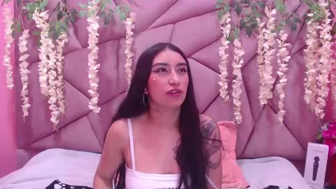 Snapshot of tiffani_hott_ chatting on December 4, 7:39 am TIFANI online show from December 4, 7:39 am