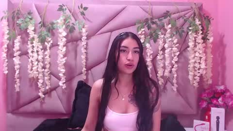 Snapshot of tiffani_hott_ chatting on December 10, 3:20 am TIFANI online show from December 10, 3:20 am