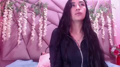 Snapshot of tiffani_hott_ chatting on December 12, 3:21 am TIFANI online show from December 12, 3:21 am